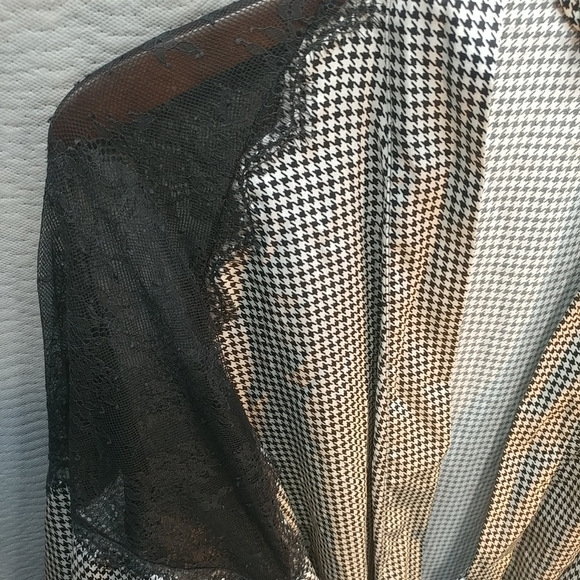 Victorias Secret Open Doily Shoulder Rayon Cardiga - Picture 8 of 8